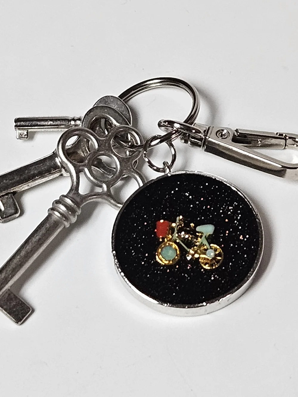 Gold Bicycle Pendant Keychain with Black Glitter Dial